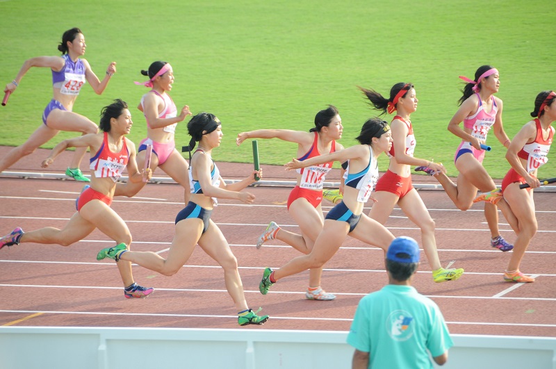 女子リレー.jpg